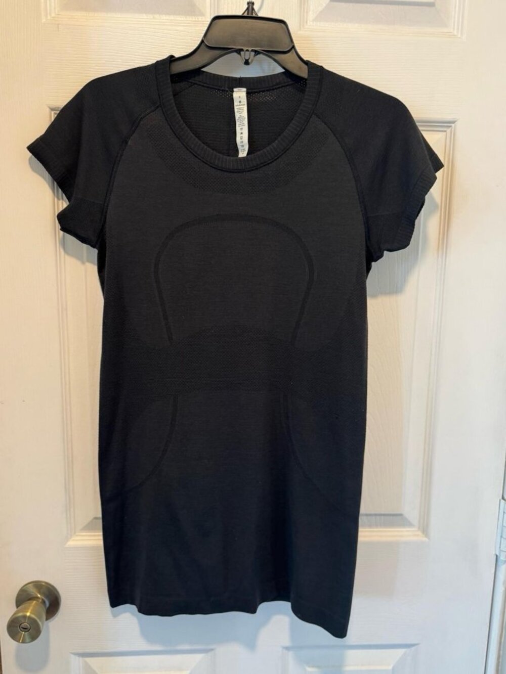Lululemon Swiftly Tech Short Sleeve 2.0 Black Sz 8 Running Yoga